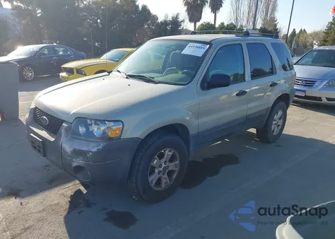 2005 Ford Escape Xlt z USA, uszkodzony, nr VIN 1FMYU03105KA22938